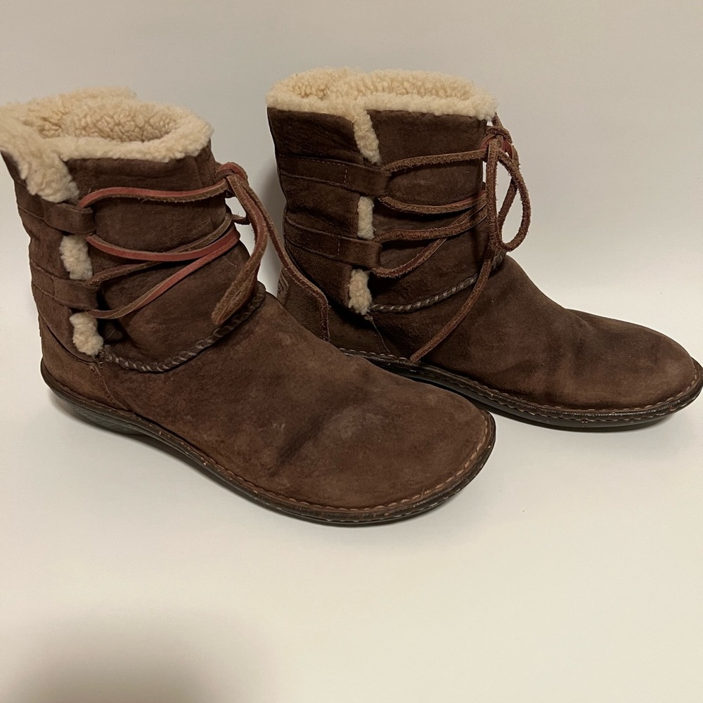 UGG AUSTRALIA BOOTS Brown Suede  Size: 9